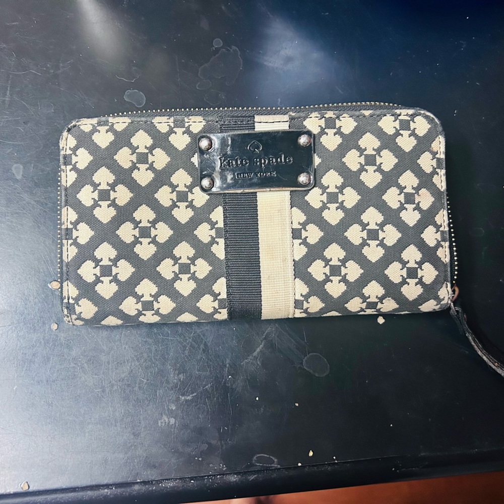 Kate Spade Black and Cream Patterned Wallet